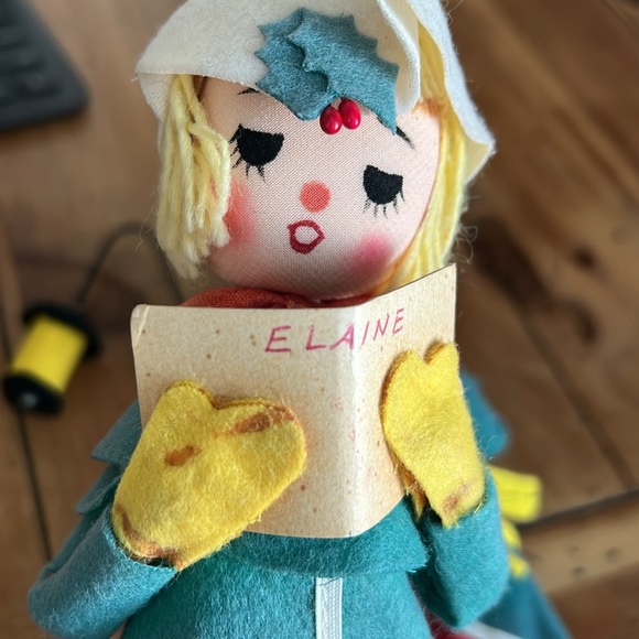 R. Dakin & Company Dream Dolls Carolers Preowned - Picture 7 of 15